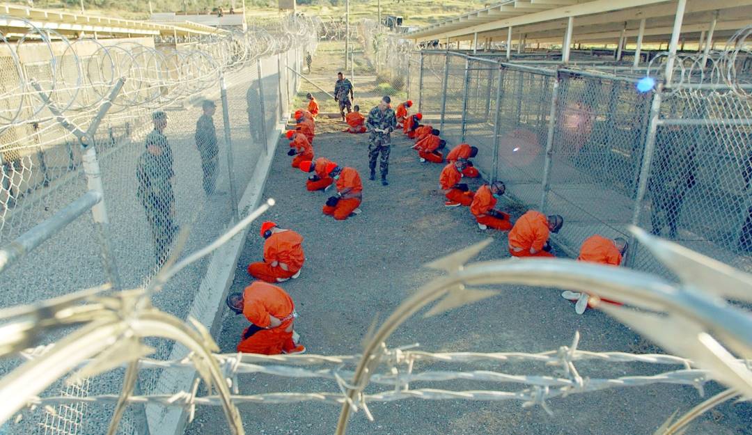 Detenidos en la cárcel de Guantánamo, en Cuba.      Foto: Getty 