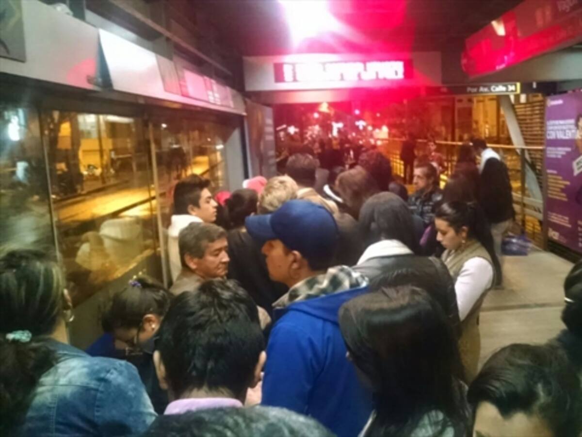 Twitteros reportaron bloqueos en estaciones de Transmilenio