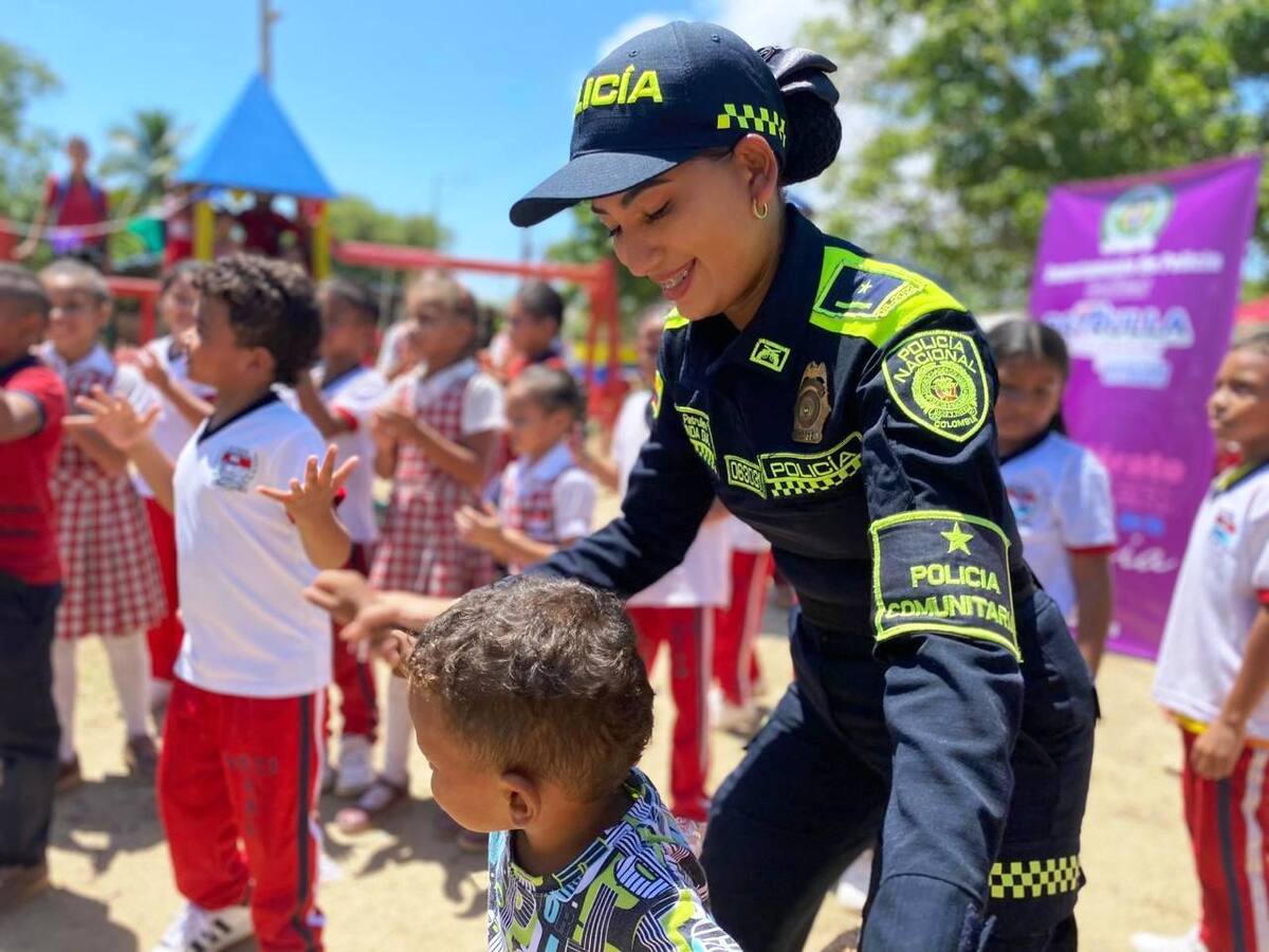 Zambrano sonríe: Policía Nacional inaugura parque infantil en La Santa