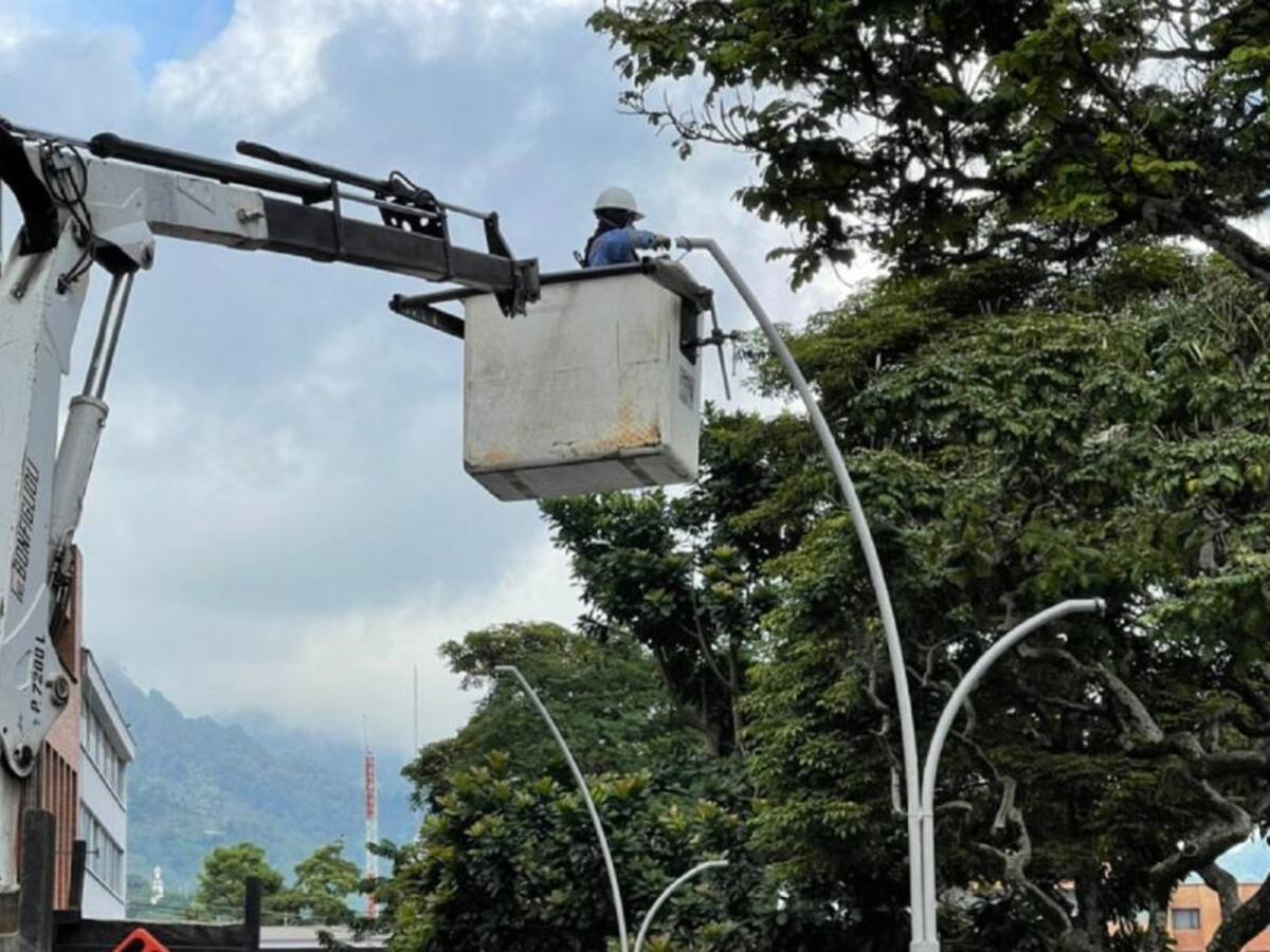 Recuperan luminarias en el parque Murillo Toro de Ibagué