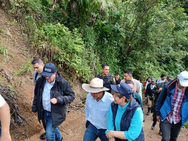 Visita de la ministra del trabajo a la zona afectada de Mistrató - Gobernación de Risaralda
