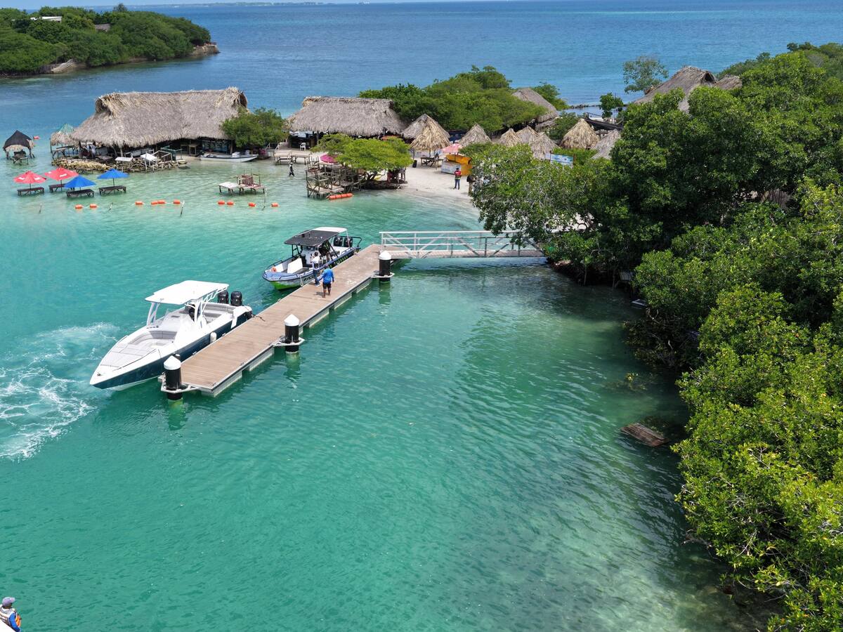 Alcalde Dumek Turbay entregó nuevo embarcadero de Cholón en Cartagena