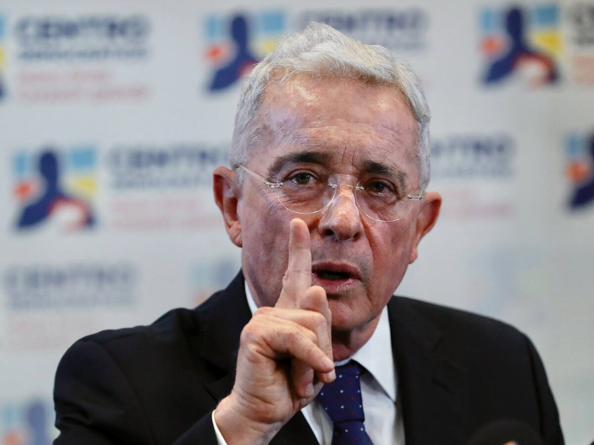 Al Oído: Uribe, a juicio en proceso con posibles violaciones a garantías procesales