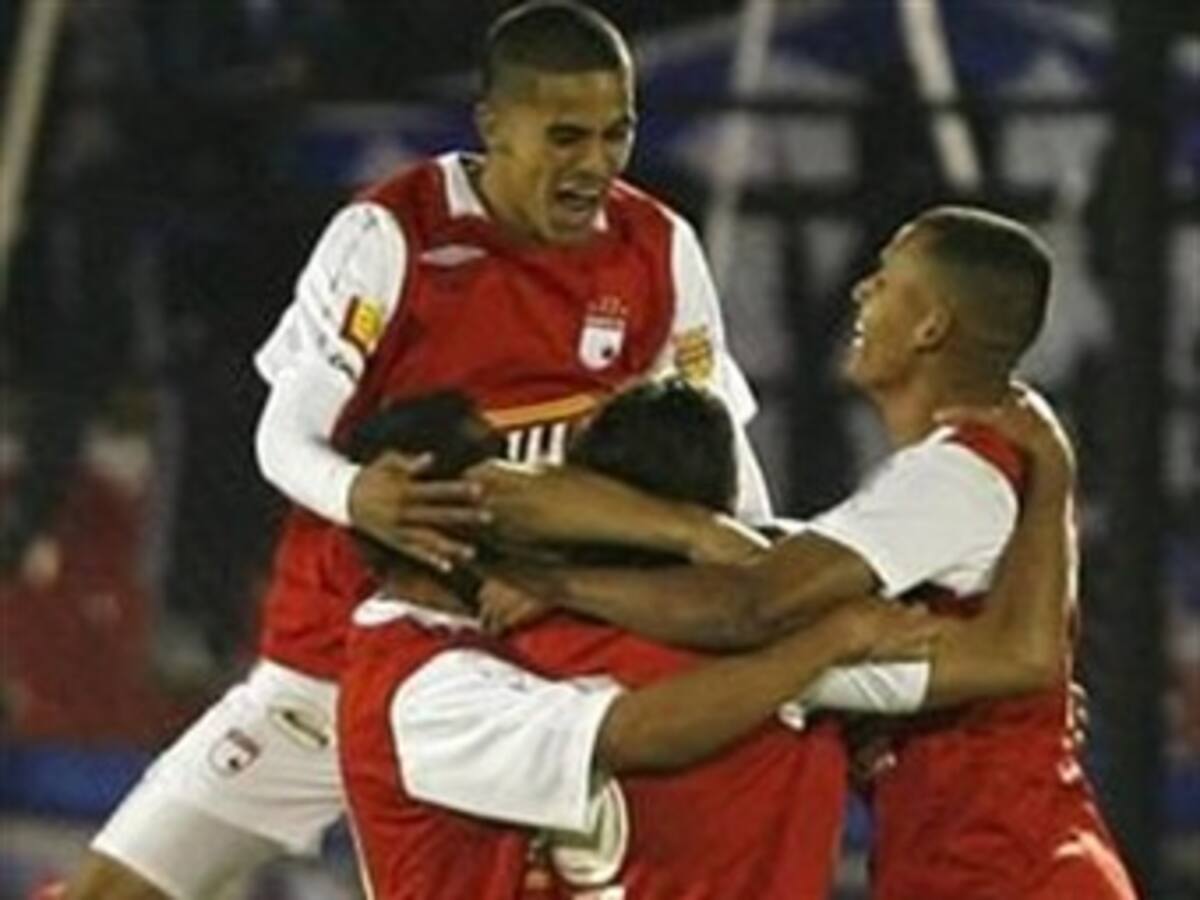 Santa Fe perdió y conservó el liderato en el fútbol colombiano