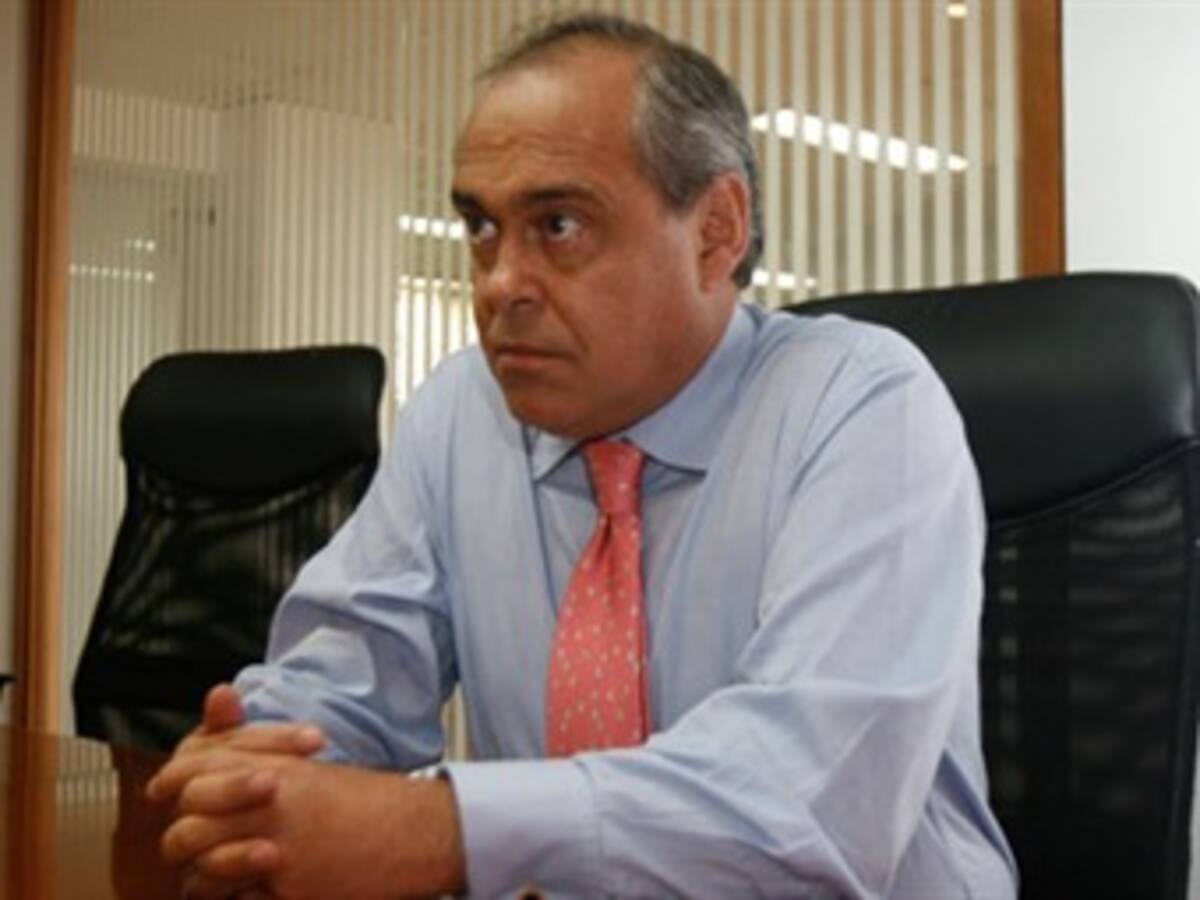 Gómez pide a Vargas Lleras aclarar si entregaba casas a cambio de votos