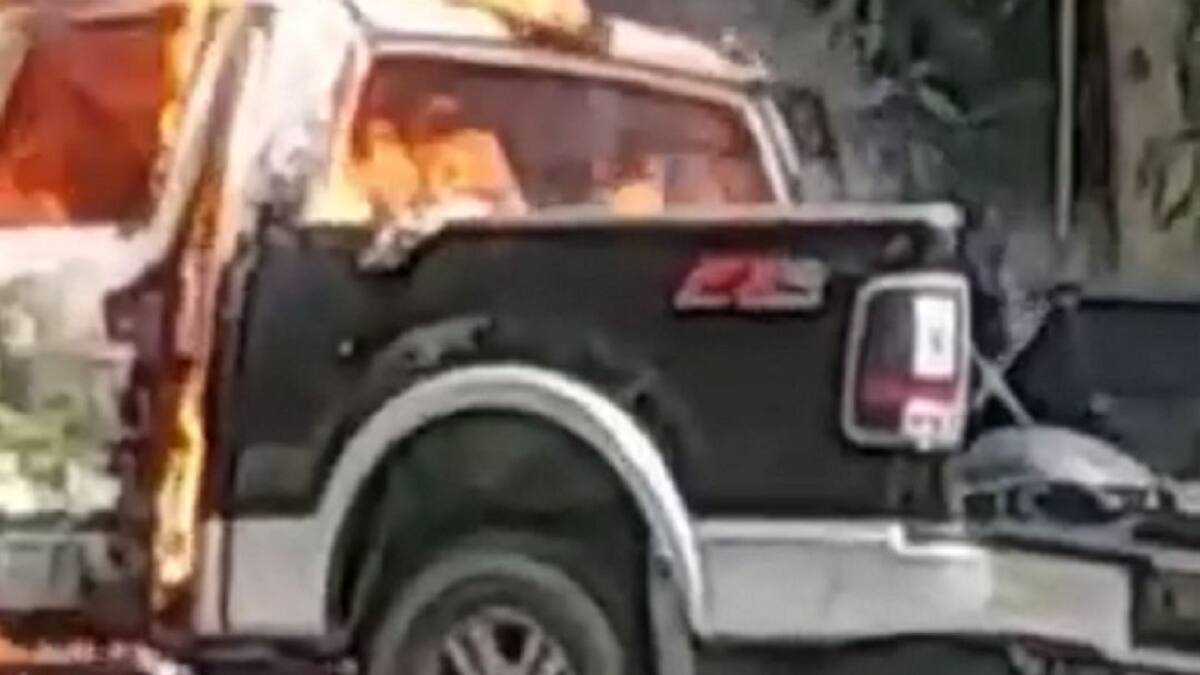 Se incendio un carro subiendo La Mesa de Los Santos