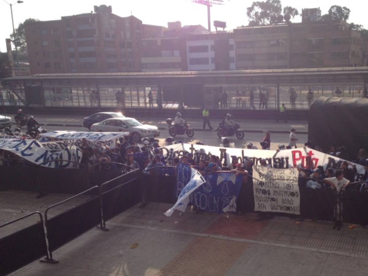 Hinchas de Millonarios protestaron a las afueras del Campín