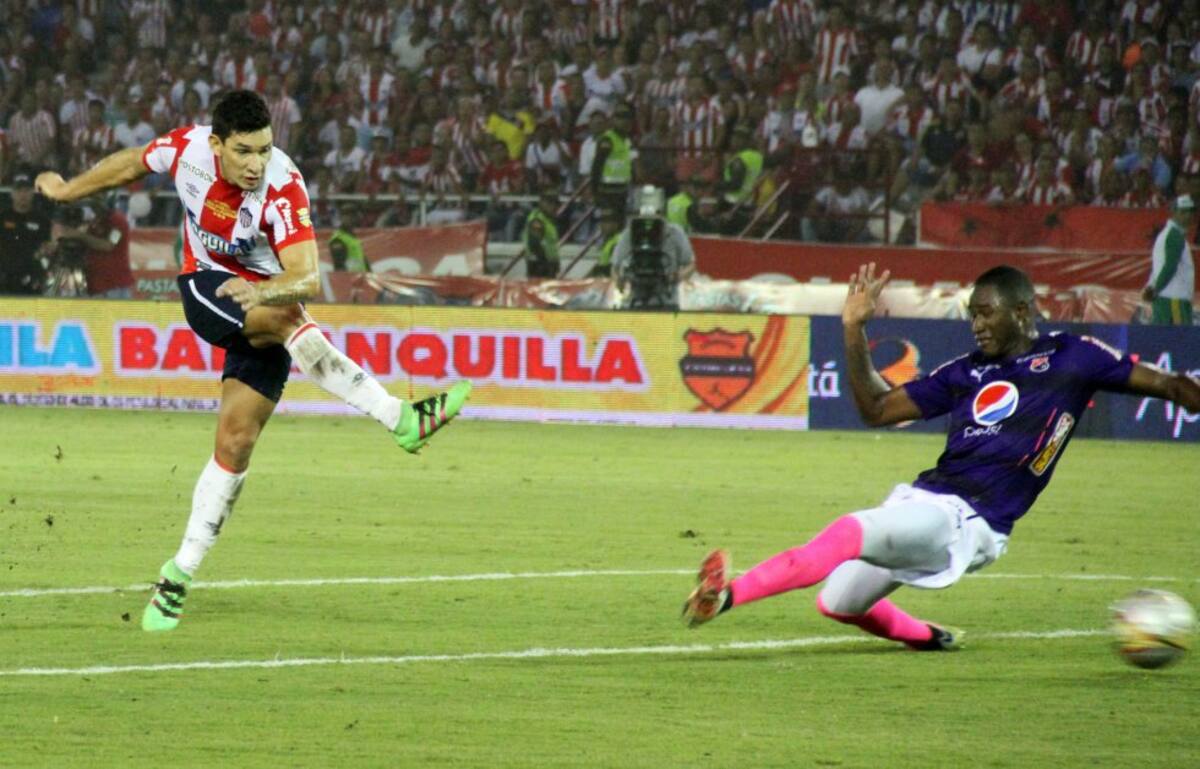 Roberto Ovelar continúa sin poder marcar goles en el equipo 'tiburón'.