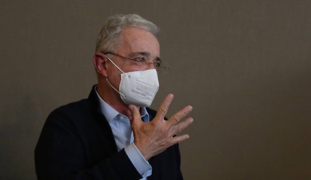 Álvaro Uribe propone crear una prima que contrarreste la inflación | Cortesía: Colprensa