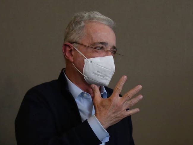 Álvaro Uribe propone crear una prima que contrarreste la inflación | Cortesía: Colprensa