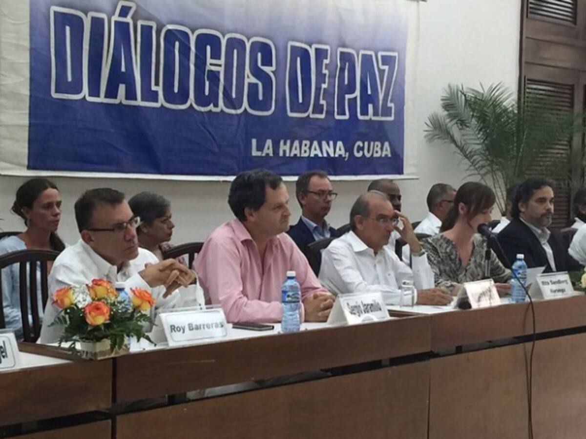 Cuentas en Twitter del presidente Santos, las Farc, Uribe y HRW hablan poco de la paz