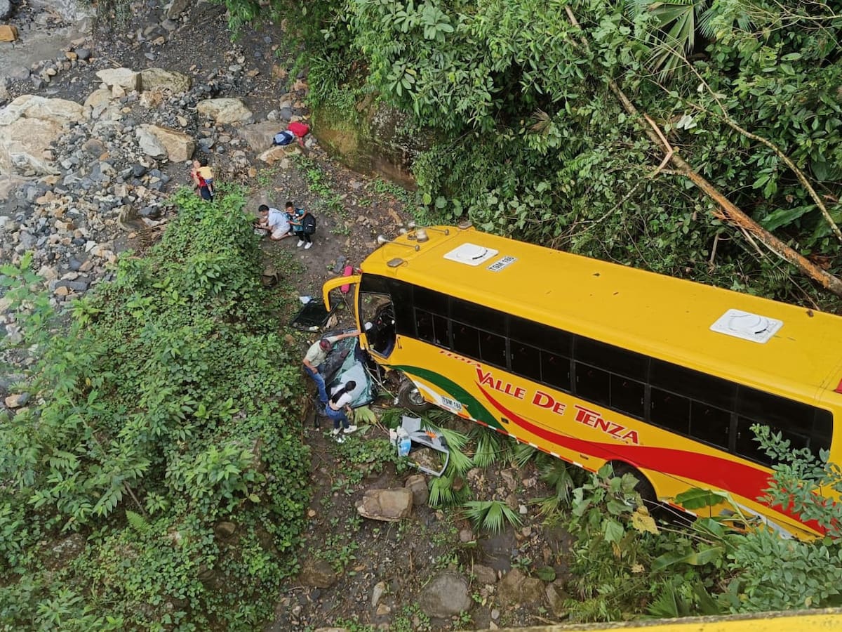 Un fallecido y ocho heridos dejó accidente de bus en el Valle de Tenza, Boyacá