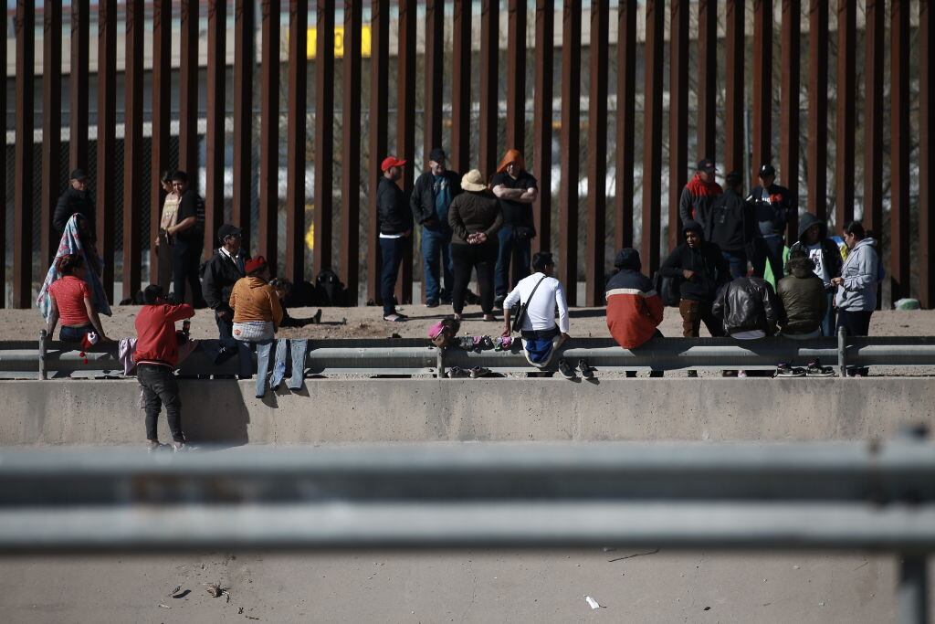 CIUDAD JUAREZ, MEXICO - JANUARY 08: Migrants continue to wait at the U.S.-Mexico border on January 08, 2023 in Ciudad Juarez, Mexico. President Joe Biden made his first visit since taking office to the US-Mexico border on Sunday, spending four hours in El Paso in the US state of Texas. El Paso is currently the biggest corridor for illegal crossings in the US. (Photo by Christian Torres/Anadolu Agency via Getty Images)