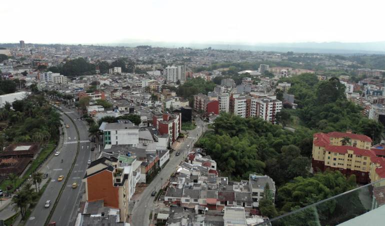 De lunes a viernes escuche 1150AM Las noticias de la región 