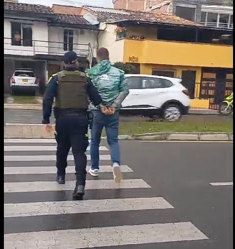 Capturado por agresión guardas de tránsito- foto video alcaldía Rionegro
