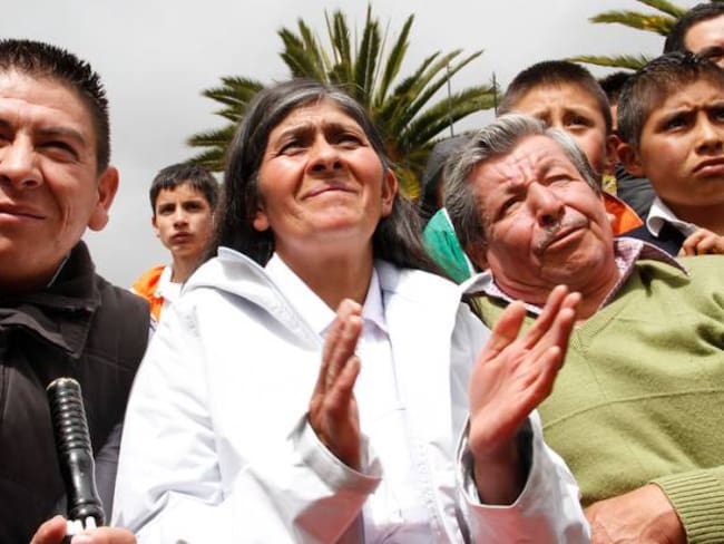 Los padres de Nairo Quintana viendo una carrera del colombiano en 2013.
