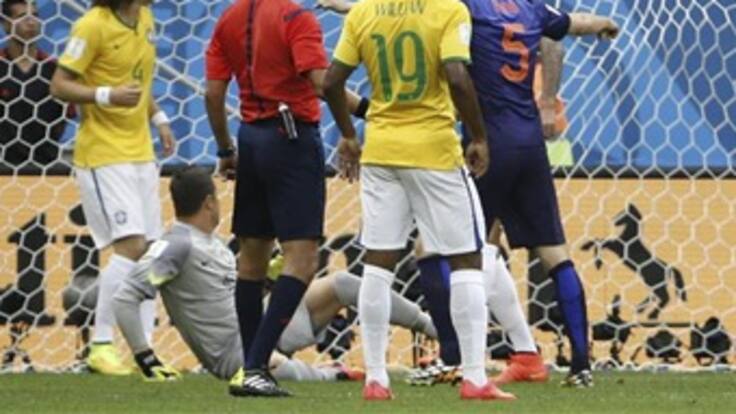 Blind anota el segundo para Holanda ante Brasil