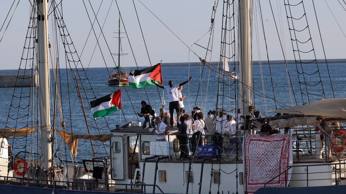 Flotilla que lleva ayuda humanitaria a Gaza retomó su viaje luego de regresar a puerto por mal clima