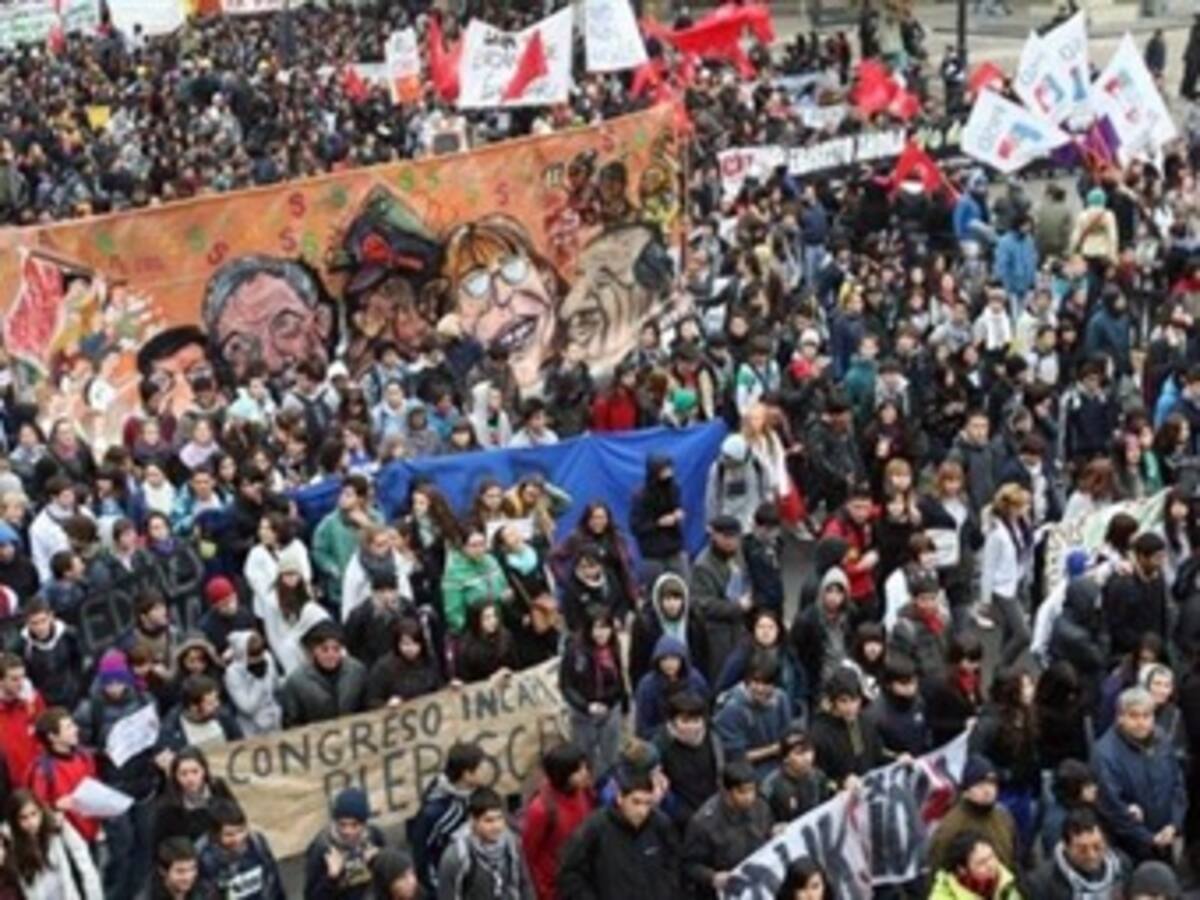 Estudiantes y Profesores regresan hoy a las calles de Chile