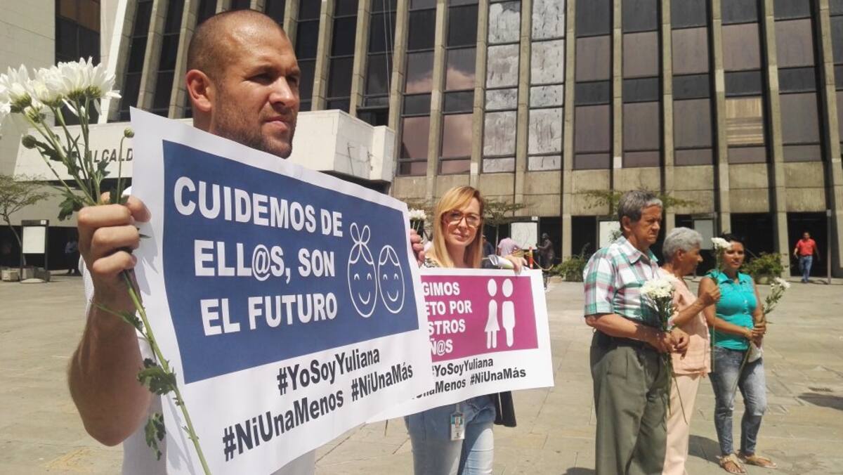 Los ciudadanos se sumaron a la iniciativa nacional #YoSoyYuliana para rechazar todo acto de violencia contra los niños.