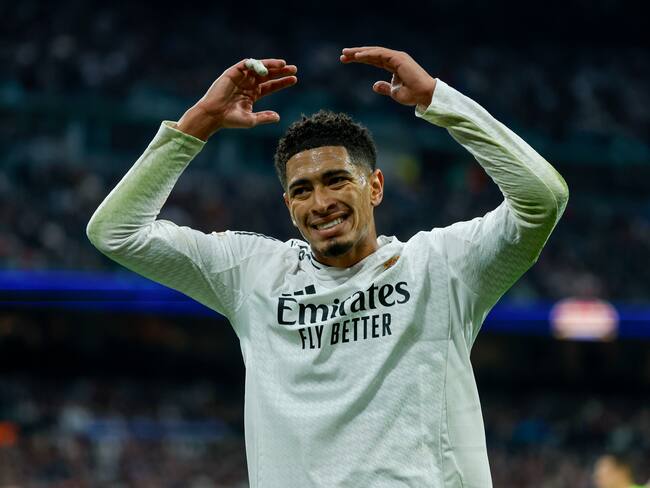 El centrocampista inglés del Real Madrid Jude Bellingham durante el partido de LaLiga entre el Real Madrid y el Sevilla, este domingo en el estadio Santiago Bernabéu. EFE/ JuanJo Martín