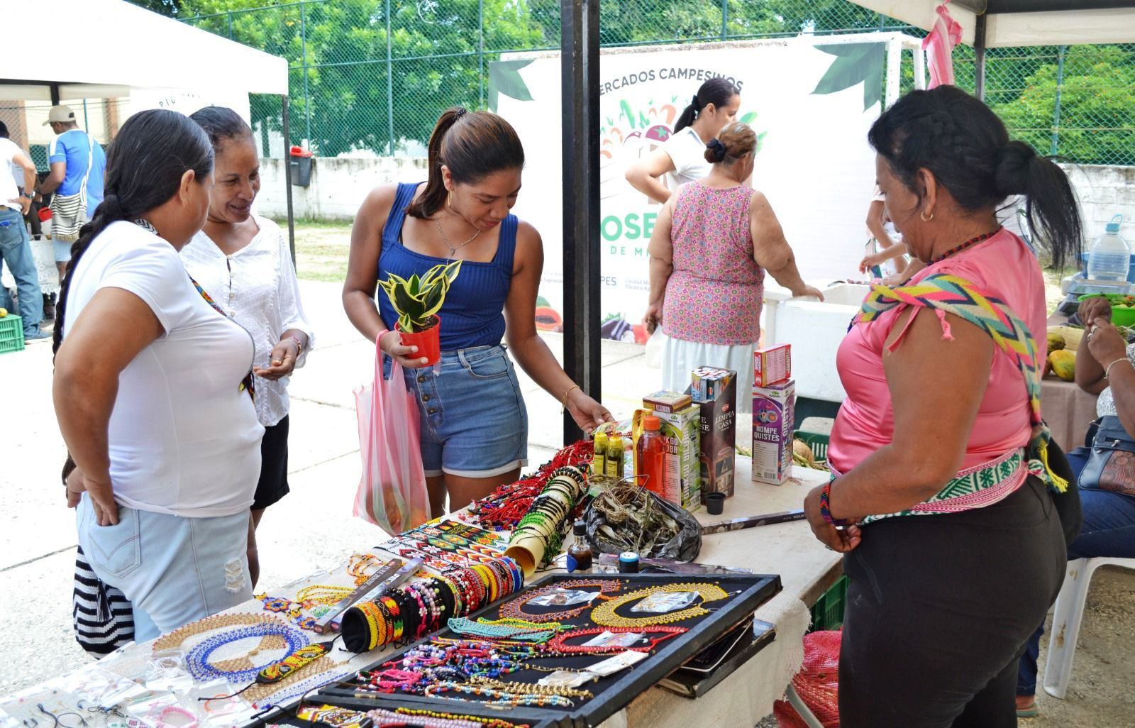 Ventas cercanas a los 17 millones de pesos dejó el mercado campesino en Los Calamares