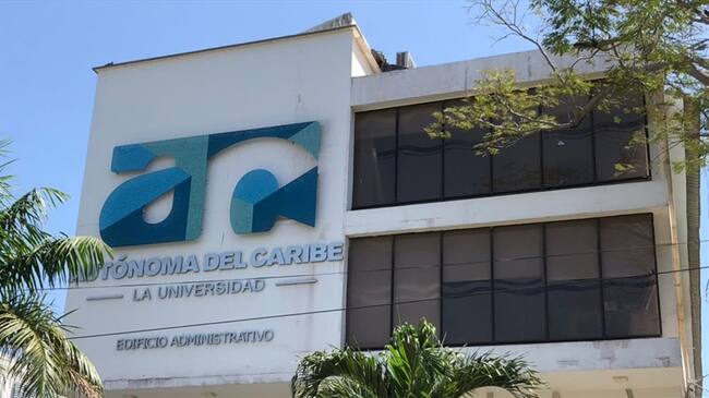 Los alumnos afectados por la crisis financiera de la Universidad Autónoma del Caribe buscan que sean escuchadas sus peticiones. Foto: W Radio