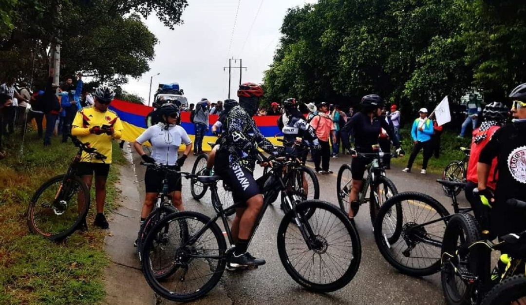 Continúan los cierres de vías en el Huila