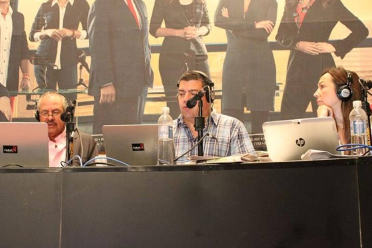 Darío Arizmendi y su equipo desde la ciudad más innovadora del mundo, mostrando lo mejor de Antioquia y sus gentes. Foto: Caracol Radio.