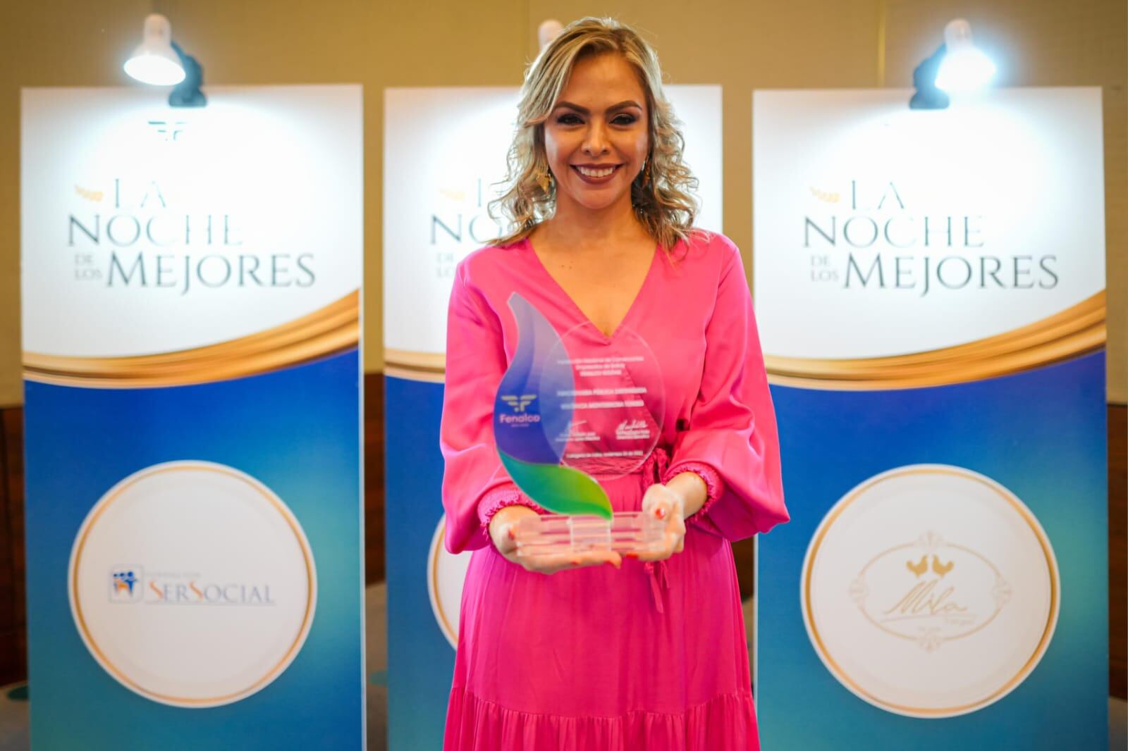 Secretaria de Educación Departamental, elegida como Empleada Pública Distinguida