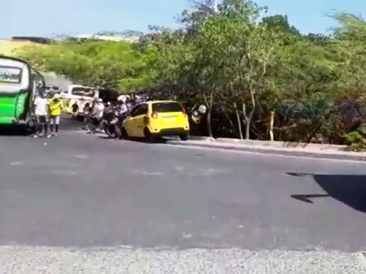 Taxista intentó arrollar a agentes del tránsito de Cartagena