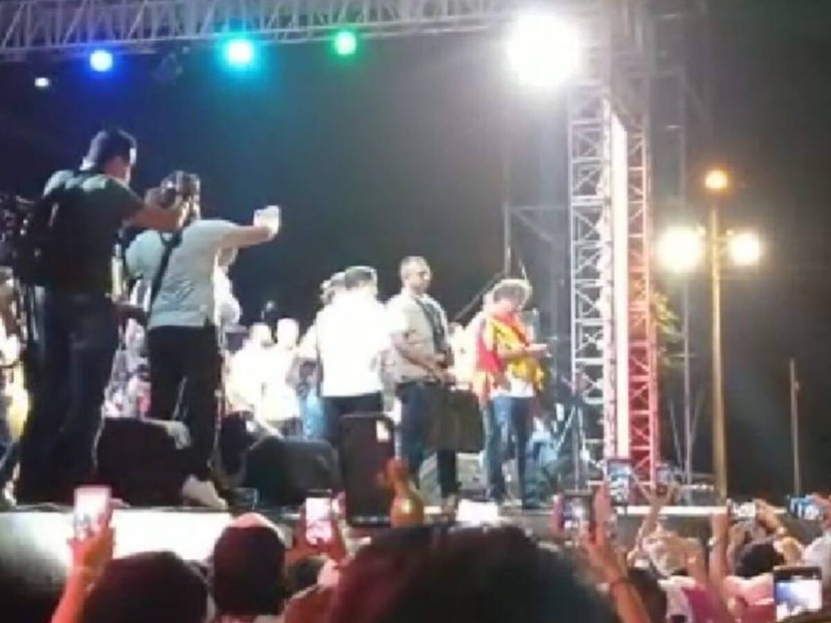 Gustavo Petro cerró su campaña desde el suroriente de Barranquilla