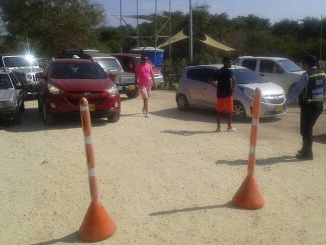 Avanzan operativos para evitar parqueo en playas en Cartagena