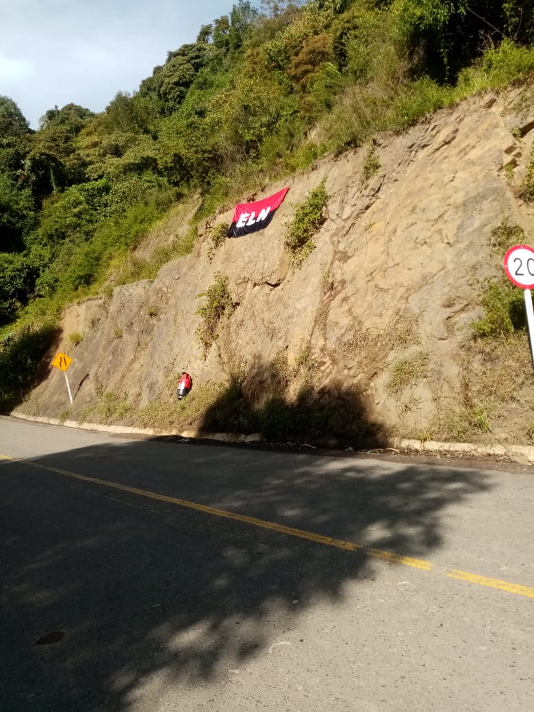 Cilindro y bandera de ELN generan preocupación en Herrán ( Foto/Cortesía)