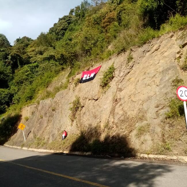 Cilindro y bandera de ELN generan preocupación en Herrán ( Foto/Cortesía)