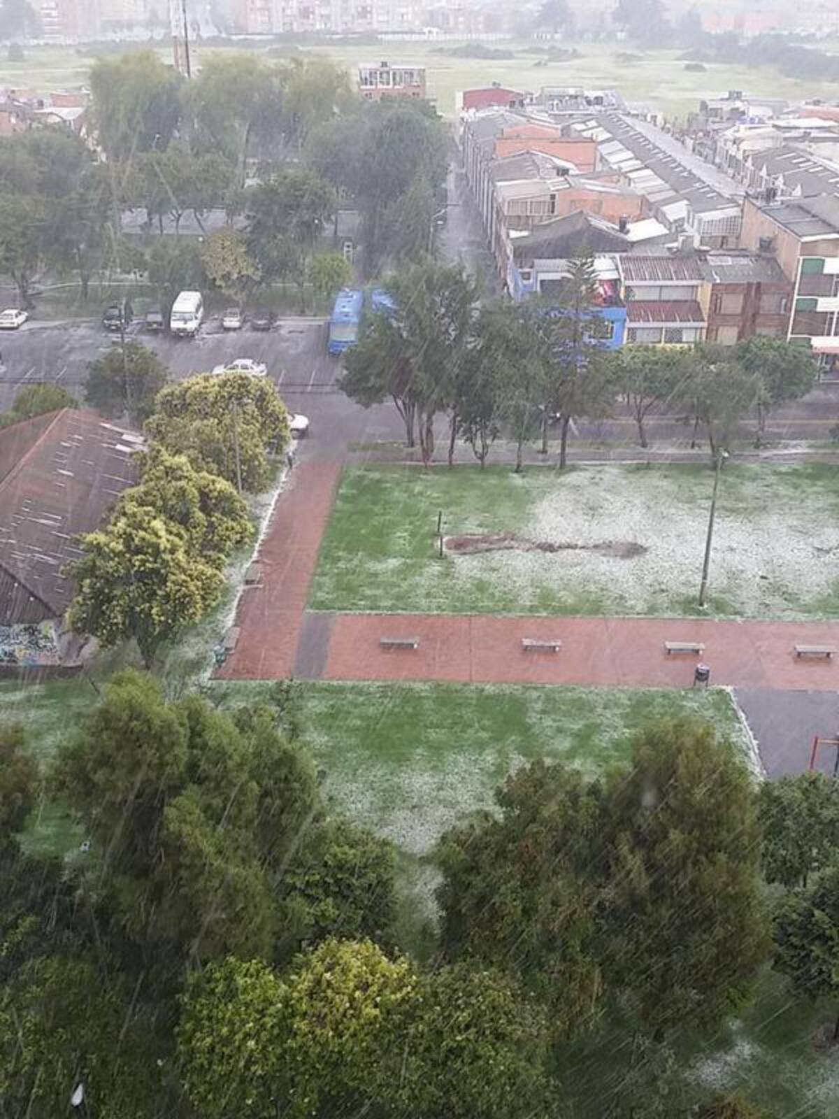 Las fuertes lluvias no han dado tregua en este fin de semana festivo, dejando varias emergencias ocasionadas por las granizadas e inundaciones.