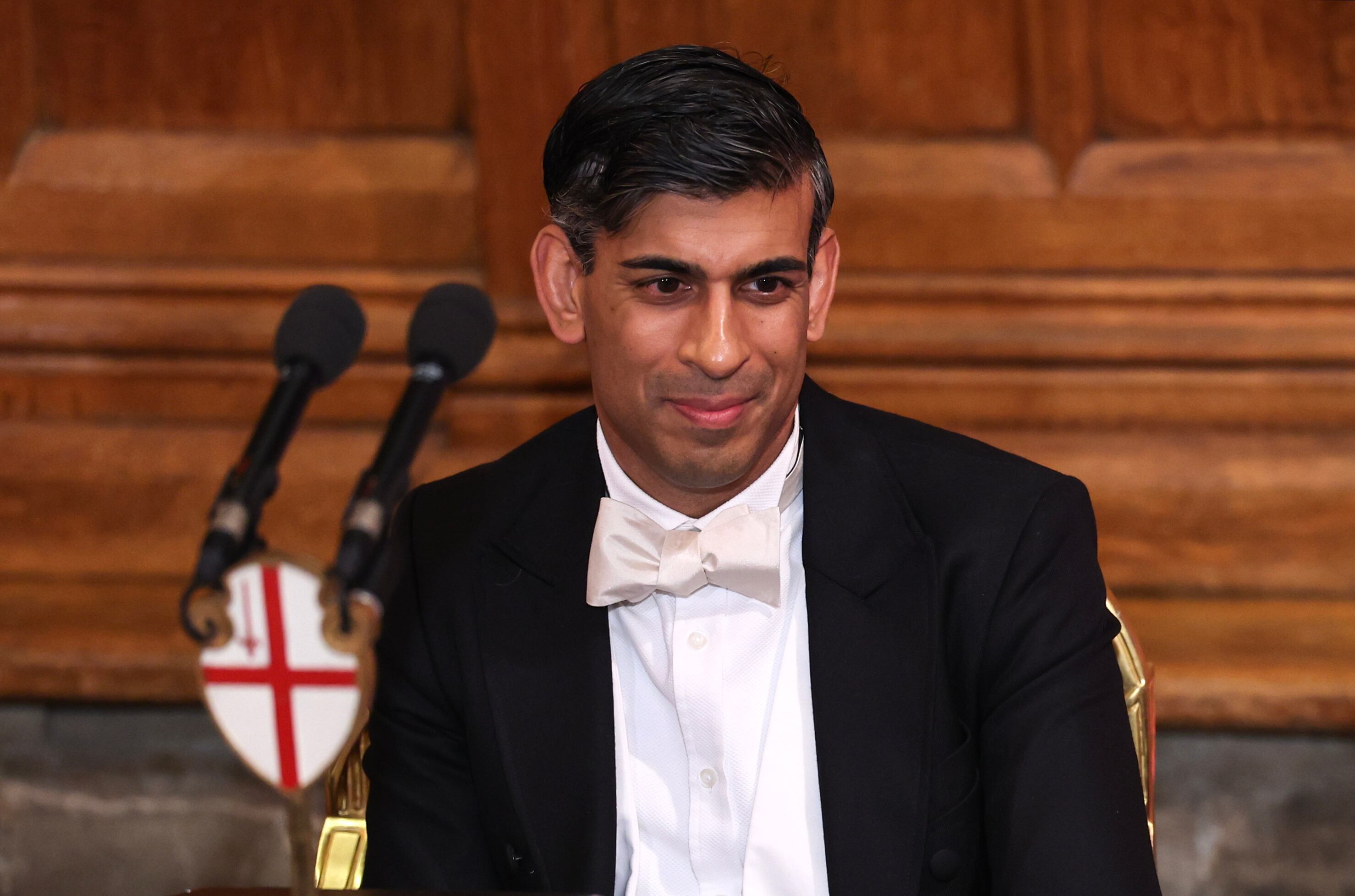 London (United Kingdom), 13/11/2023.- British Prime Minister Rishi Sunak looks on at the Lord Mayor's Banquet in London, Britain, 13 November 2023. The Lord Mayor's Banquet is an annual ceremony that marks the change of Lord Mayors of the City of London. The event includes speeches from the British Prime Minister, the Archbishop of Canterbury, the Lord Chancellor and the Lord Mayor about major world affairs and the City of London's future. (Obispo, Reino Unido, Londres) EFE/EPA/ISABEL INFANTES