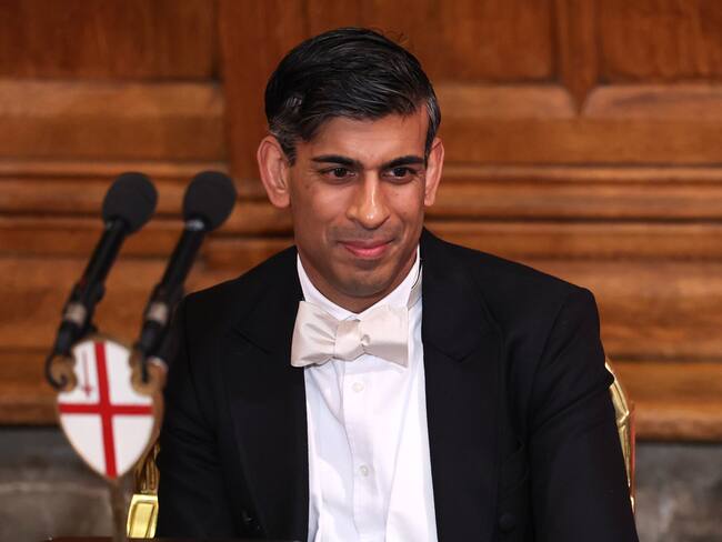London (United Kingdom), 13/11/2023.- British Prime Minister Rishi Sunak looks on at the Lord Mayor&#039;s Banquet in London, Britain, 13 November 2023. The Lord Mayor&#039;s Banquet is an annual ceremony that marks the change of Lord Mayors of the City of London. The event includes speeches from the British Prime Minister, the Archbishop of Canterbury, the Lord Chancellor and the Lord Mayor about major world affairs and the City of London&#039;s future. (Obispo, Reino Unido, Londres) EFE/EPA/ISABEL INFANTES
