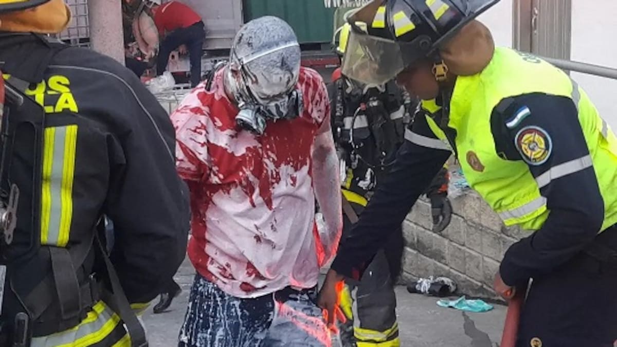 Por derrame de químicos en una empresa, dos trabajadores fueron llevados al hospital