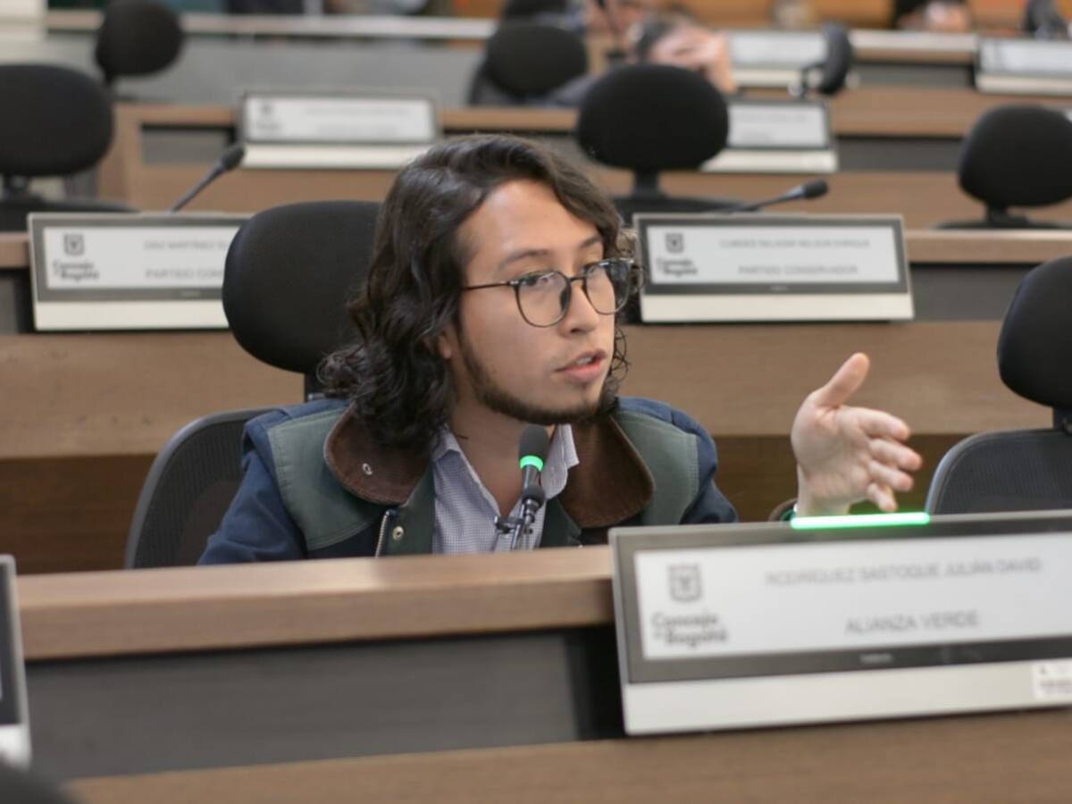 Concejal Julián Sastoque demanda al presidente Petro por incumplimiento en salud mental