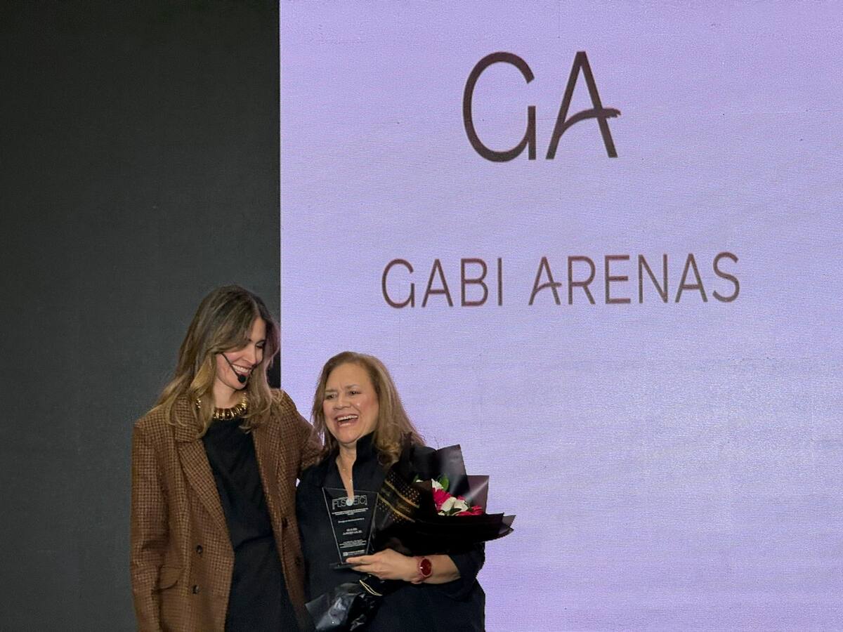 Industria del cuero exaltó más de 30 años de trayectoria de la diseñadora cartagenera Gaby Arenas