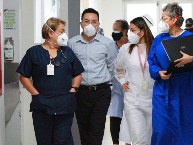 El gerente del hospital Luis González junto al equipo de trabajo.