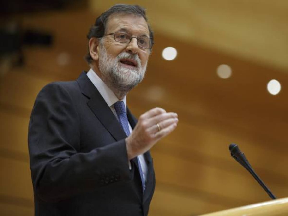 Rajoy destituye a Puigdemont y al Parlamento de Cataluña