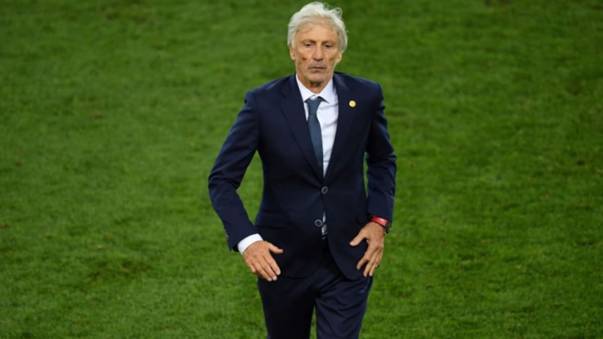 Vélez: "Quisiéramos que Pékerman esté, pero depende de las conversaciones"