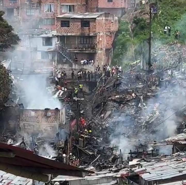 Incendio en el sector de La Guamera en Pereira. Imagen suministrada por la comunidad.