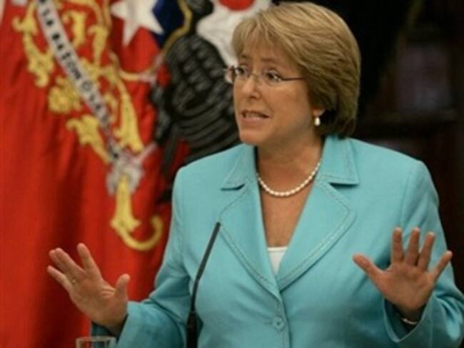 Bachelet firma decreto de emergencia sanitaria por gripe A en Chile