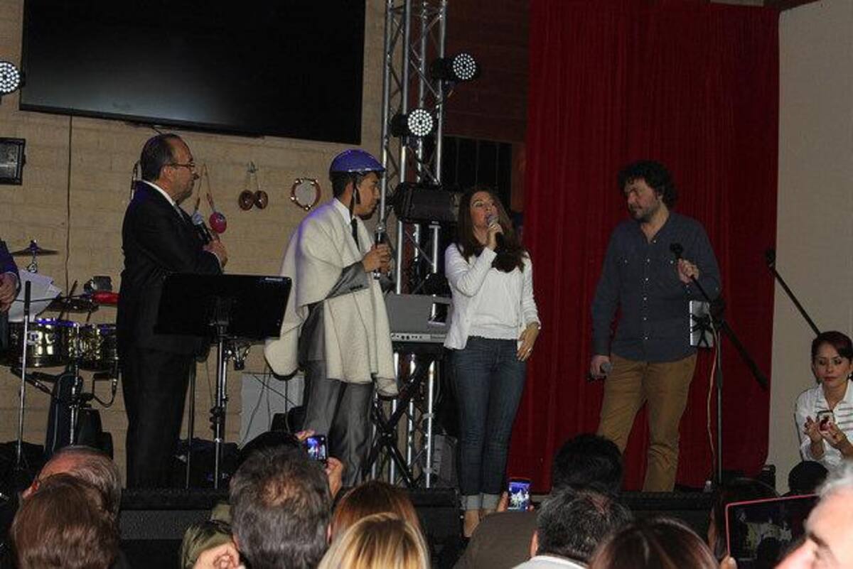 Con imitaciones en vivo y la presencia de sus colaboradores de varias ciudades, fue destacada la labor de Peláez en el programa. Fotos: Cortesía Don Jediondo Campestre.