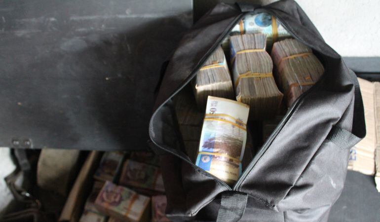 ¿Si se encontrara un bolso con dinero lo devolvería?