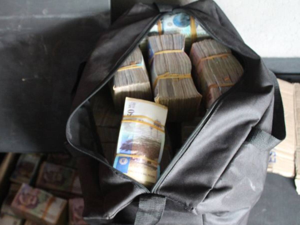 ¿Si se encontrara un bolso con dinero lo devolvería?