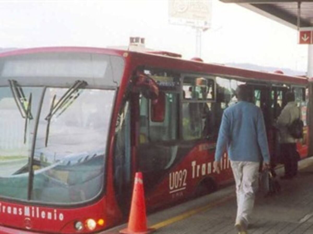 Dos menores muertos deja grave accidente en Transmilenio